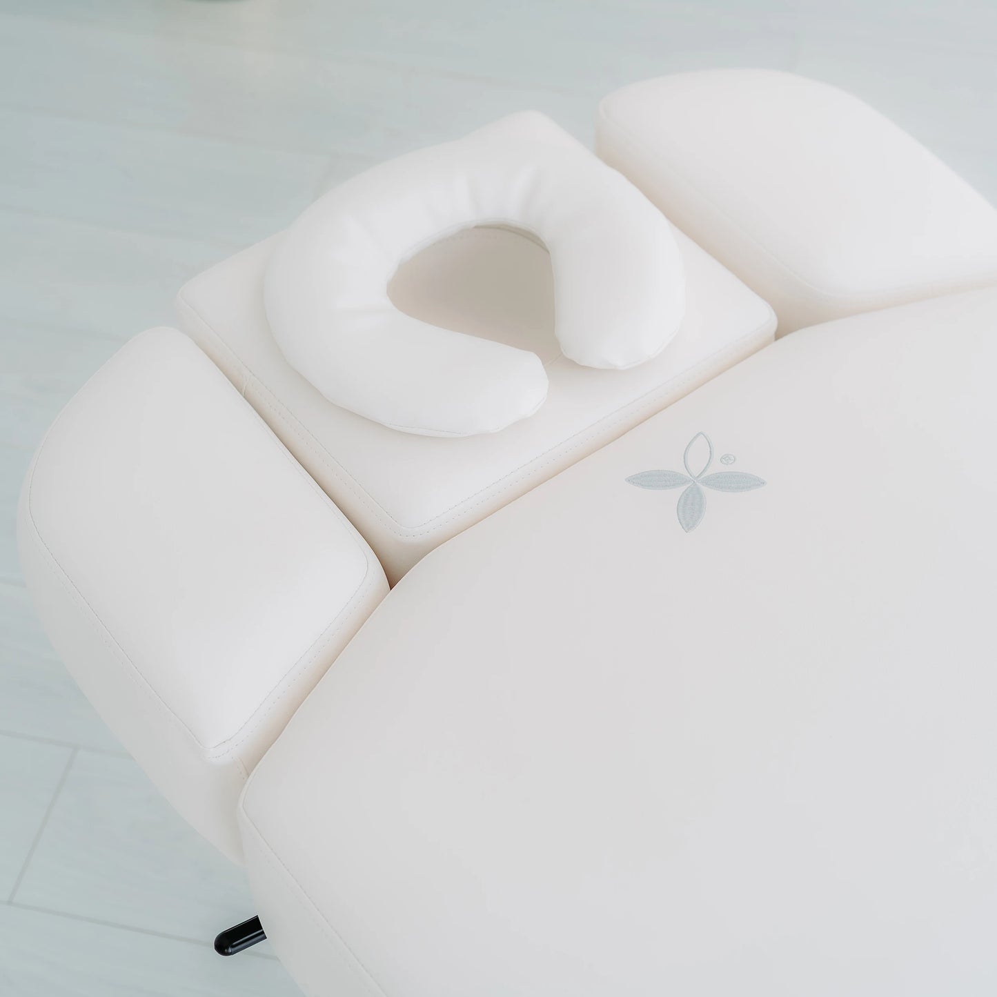 Luxury beauty bed Eterna Gentle Flex k901 white  – 4 motors