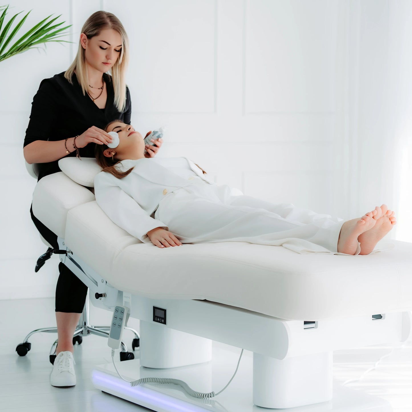 Luxury beauty bed Eterna Gentle Flex k901 white  – 4 motors